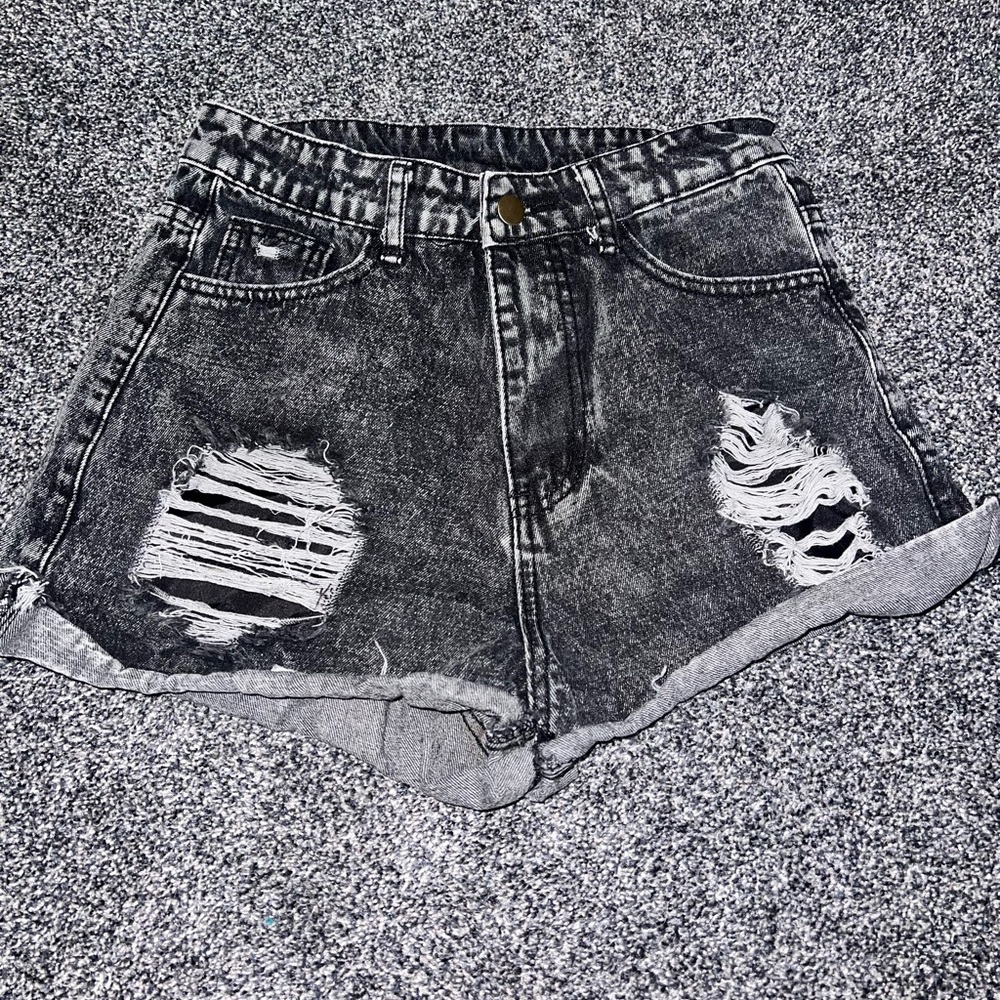 size medium black jean shorts